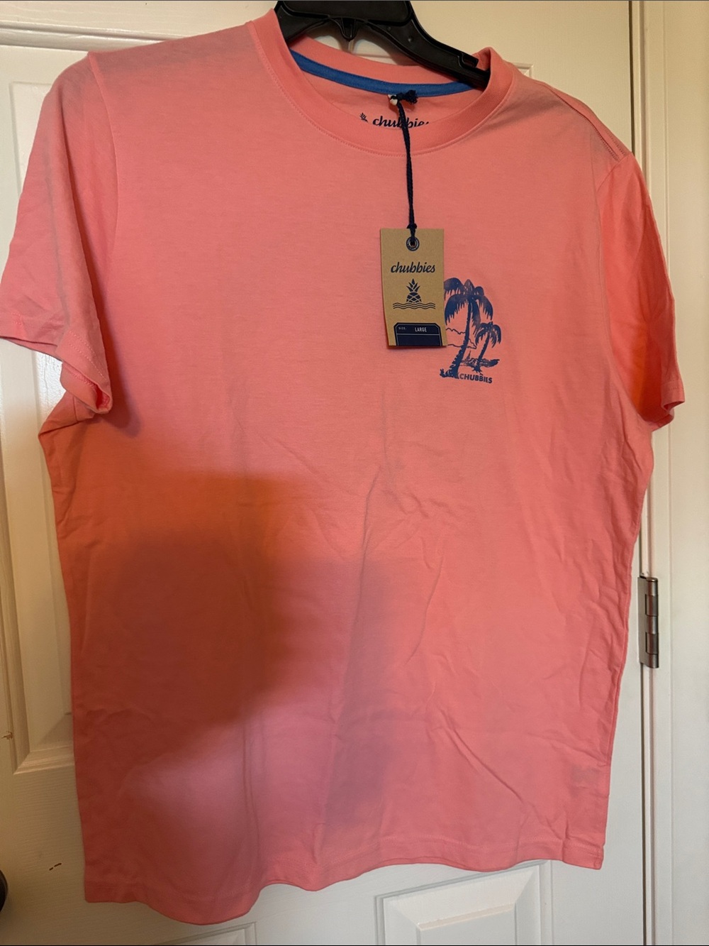 chubbies Coral Pink Short-Sleeve Tee with Blue Palm Graphic
